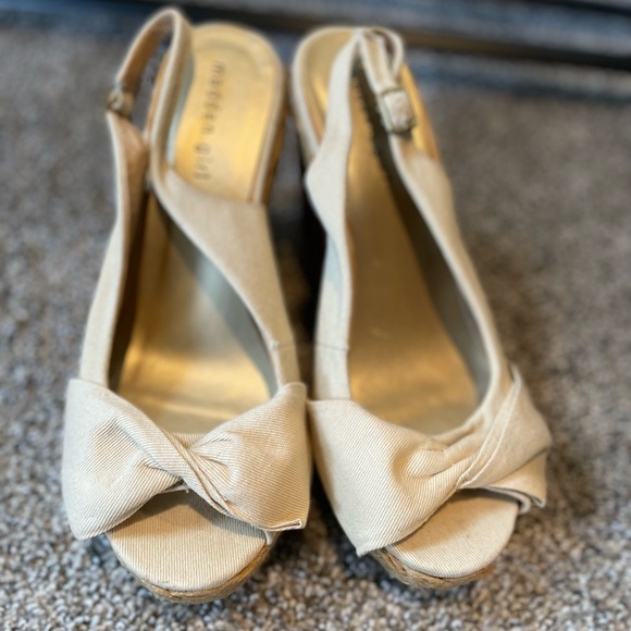 Linen Madden Girl neutral wedges - Picture 1 of 4